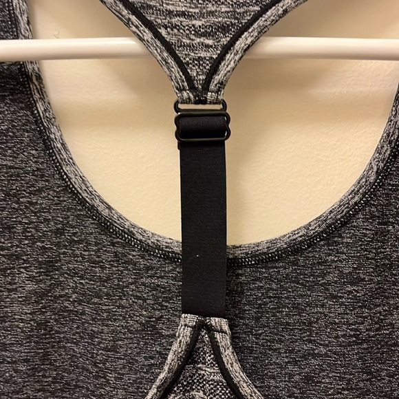 New Balance Women's Gray Athletic Tank Top size Medium - Picture 5 of 7